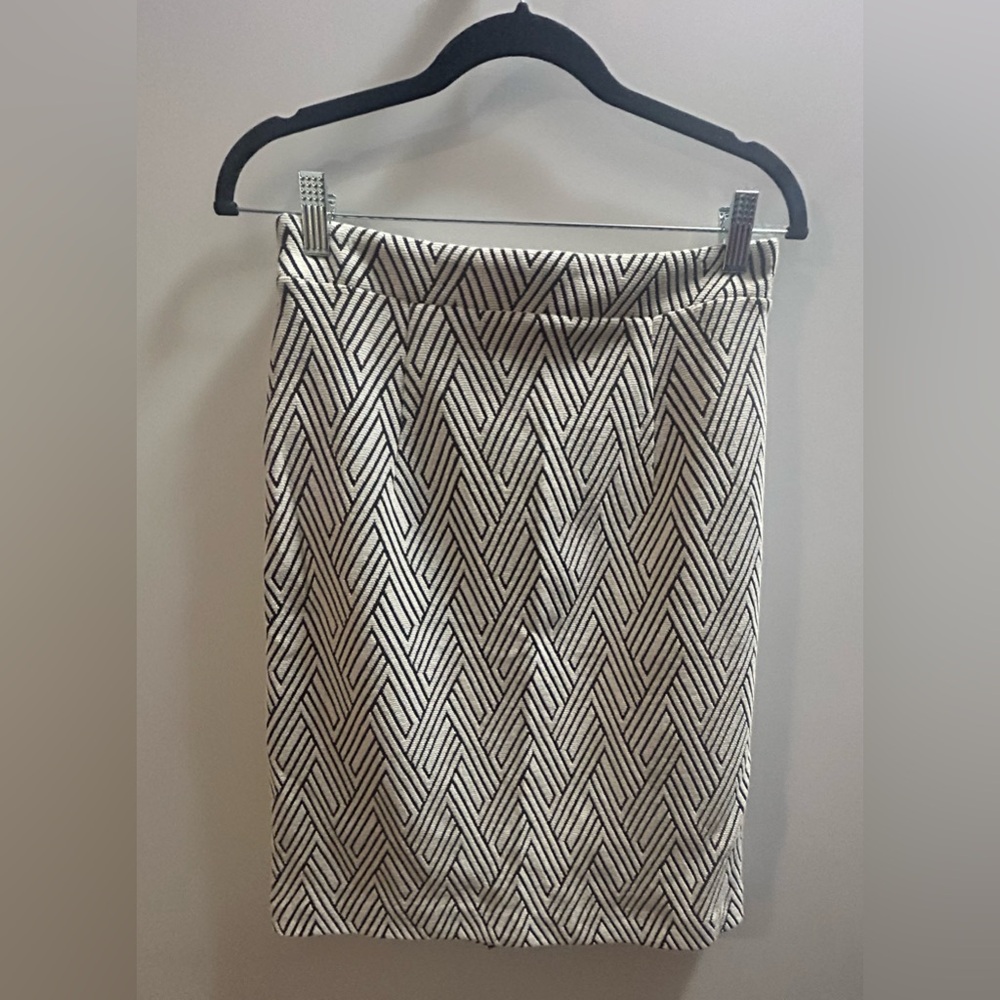 Banana Republic Black & White Geometric Pencil Skirt – Size 0